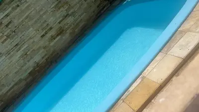 A piscina em ou perto de chalé mares