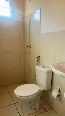Uma casa de banho em chalé mares