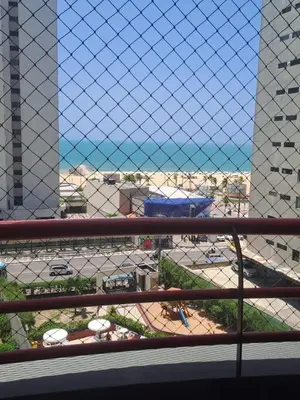 Uma vista do mar geral ou uma vista do mar a partir do apartamento