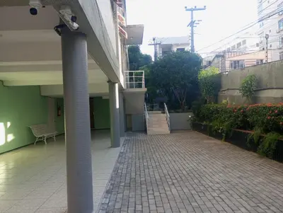 O edifício onde o apartamento está situado
