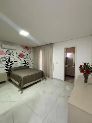 Uma área de estar em Casa Moderna & Conforto