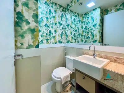 Uma casa de banho em Golf Ville By Holiday Stays
