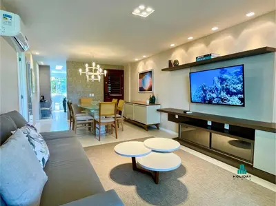 Uma televisão e/ou sistema de entretenimento em Golf Ville By Holiday Stays