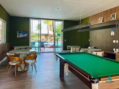 Uma mesa de bilhar em Golf Ville By Holiday Stays