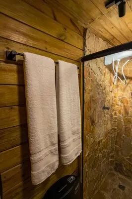 Uma casa de banho em Cabana da arvore Guaramiranga