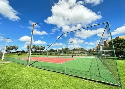 Comodidades para jogar ténis e squash em Catu Lake Residence ou nas proximidades