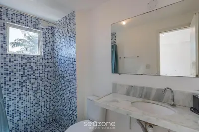 Uma casa de banho em Apto c/ 2 Quartos a 150 m da Praia KVD0201