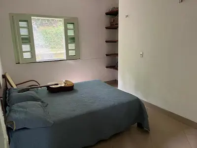 Uma cama ou camas num quarto em Acorde com o canto dos passaros