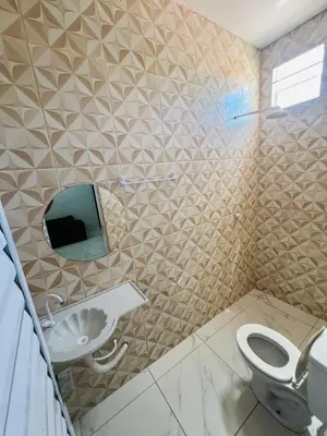 Uma casa de banho em Ap Jn