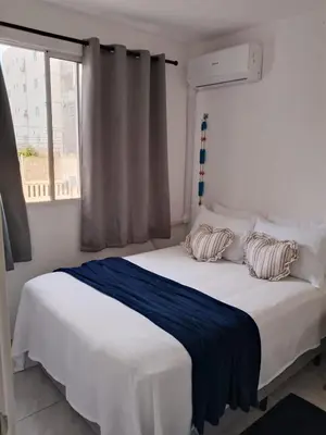 Uma cama ou camas num quarto em Apartamento completo com 2Q pé na areia na Praia do Futuro