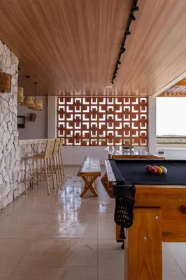 Uma mesa de bilhar em Casa Charm Park Prea