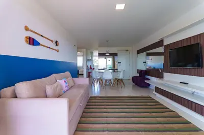 Uma televisão e/ou sistema de entretenimento em Apartamento Golf Ville - Beach Park