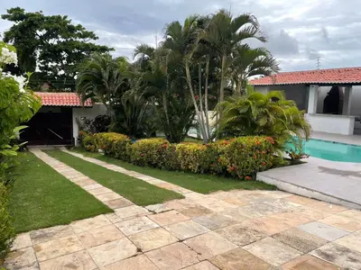 Um jardim no exterior de Cumbuco Pool Villa