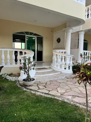 Um jardim no exterior de Green Paradise Residence Praia de Canoa Quebrada