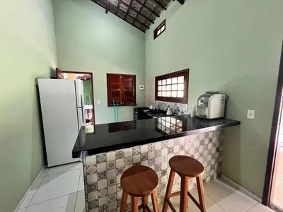 A cozinha ou kitchenette de Casa em Guaramiranga há apenas 5 minutos das cachoeiras