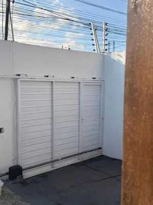 A planta de Casa Loft Mob 2 suítes próx Arena Castelão