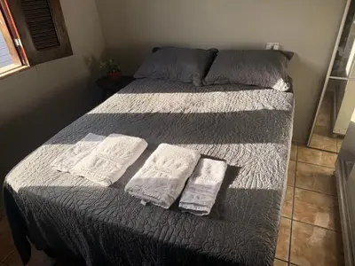Uma cama ou camas num quarto em Casa Loft Mob 2 suítes próx Arena Castelão