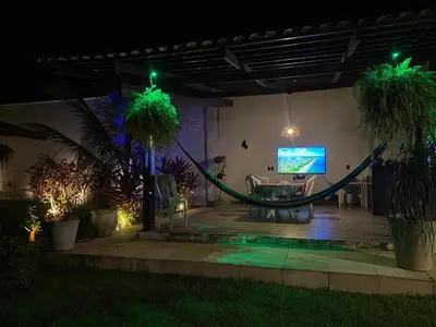 Um jardim no exterior de Casa Garrote