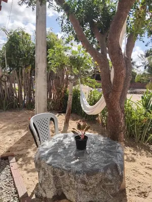 Um jardim no exterior de Casa Jaya