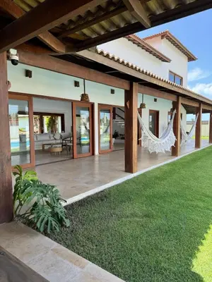 Um jardim no exterior de Casa Carrara