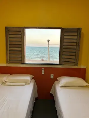 Uma cama ou camas num quarto em Chalés brisa do mar