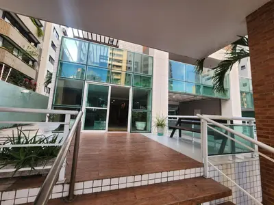 A planta de Apartamento completo no Meireles, a poucos minutos de distancia da praia