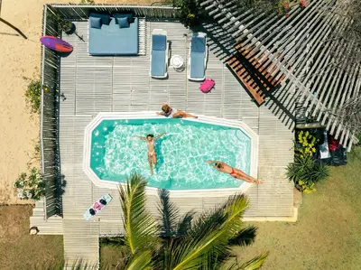 A piscina em ou perto de Casa Tavarua na Taíba
