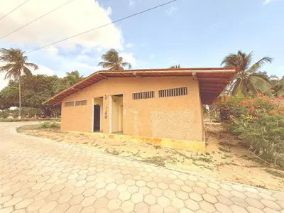 O edifício onde o parque de campismo está situado