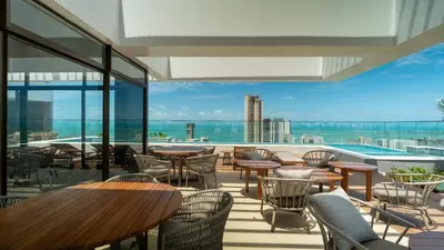 Uma vista do mar geral ou uma vista do mar a partir do apartamento