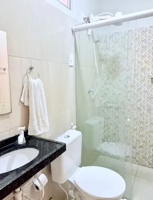 Uma casa de banho em Pousada Santa terezinha
