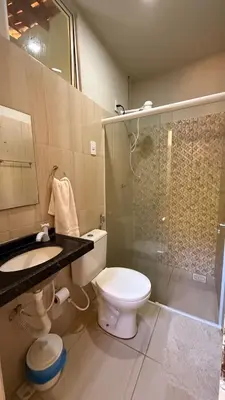 Uma casa de banho em Pousada Santa terezinha