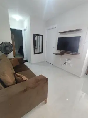 Uma televisão e/ou sistema de entretenimento em Ap novo na praia do futuro