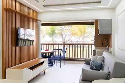Uma televisão e/ou sistema de entretenimento em Bungalo Frente Mar N 101