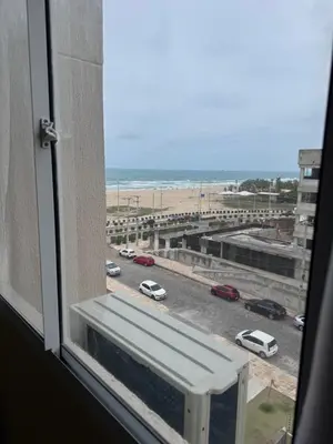Uma vista do mar geral ou uma vista do mar a partir do apartamento