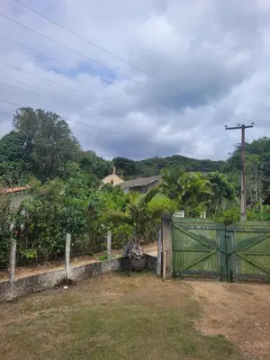 Um jardim no exterior de Sítio Guanabara