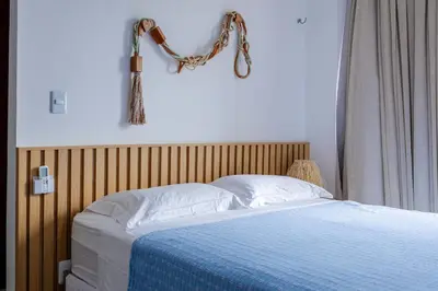 Uma cama ou camas num quarto em Unforgettable Sunsets 4BR Retreat with Pool in Prea