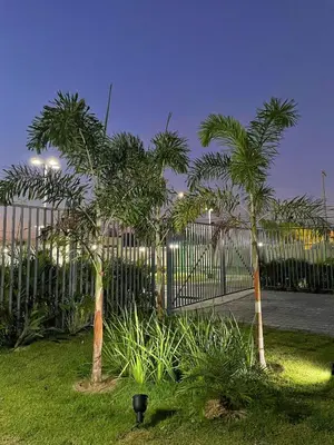 Um jardim no exterior de Apartamento Pé na Areia Praia do Futuro Fortaleza