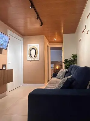 Uma televisão e/ou sistema de entretenimento em Apartamento Pé na Areia Praia do Futuro Fortaleza