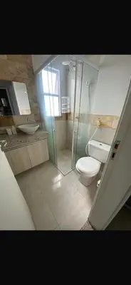 Uma casa de banho em Very central double apartment