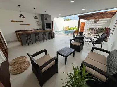 Uma área de estar em Casa - Elo Beach House