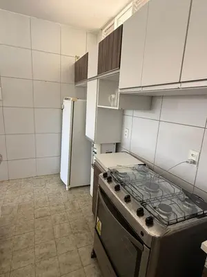 A cozinha ou kitchenette de APT ventilado, 2 quartos, pertinho da praia