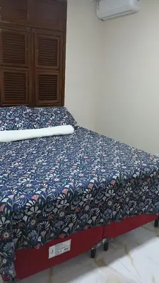 Uma cama ou camas num quarto em Apartamento à 1km da praia da Icaraí