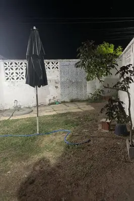 Um jardim no exterior de Casa Caponga