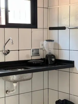 A cozinha ou kitchenette de 1 Quarto passos da praia