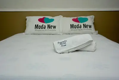 Uma cama ou camas num quarto em Pousada Moda New
