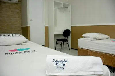 Uma cama ou camas num quarto em Pousada Moda New