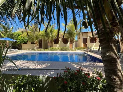 A piscina em ou perto de Chales do Farol