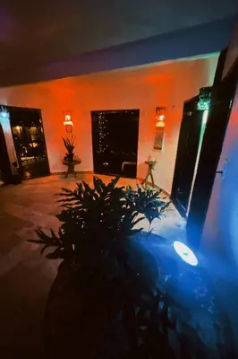 Uma televisão e/ou sistema de entretenimento em Casa do Prãna