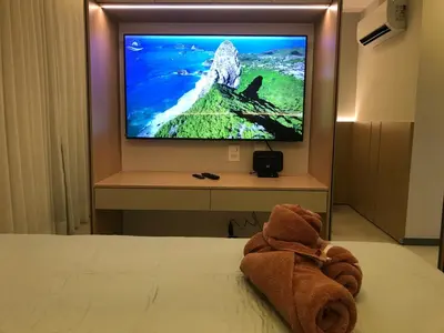 Uma televisão e/ou sistema de entretenimento em Studio Topázio no Meireles próximo a Praia de Iracema