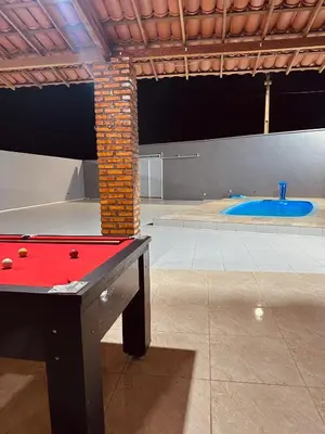 Uma mesa de bilhar em Espaço J&E